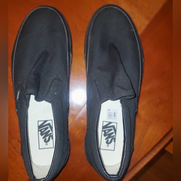 Van's Black Slip on Shoe- New no boxMen's 9.0 Women's 10.5 - Picture 1 of 7